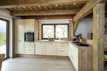 Sehr gut ausgestatte Küche im Almdorf Auszeit Fageralm