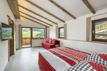 Master Bedroom mit Balkon