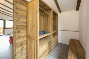 Schöner Kleiderschrank im Almdorf Auszeit Fageralm